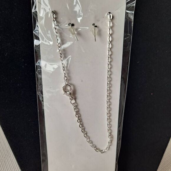 Set of 5 heart necklace and earring sets - Picture 5 of 5